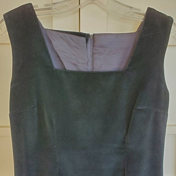 Black velvet long dress, square neck, sleeveless, handmade. approx. size 6. - Picture 3 of 11